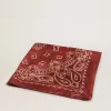 Sciarpa bordeaux con motivo paisley Sciarpa bordeaux con motivo paisley