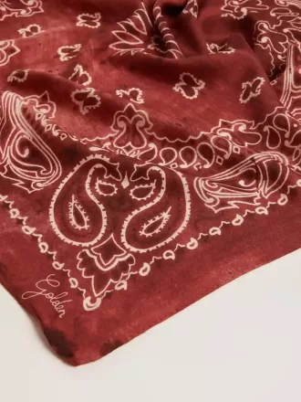 Sciarpa bordeaux con motivo paisley Sciarpa bordeaux con motivo paisley