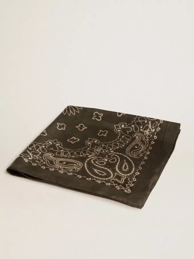 Sciarpa verde muschio con motivo paisley Sciarpa verde muschio con motivo paisley
