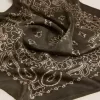 Sciarpa verde muschio con motivo paisley Sciarpa verde muschio con motivo paisley