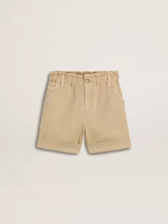 Shorts da bambina color sabbia con logo ricamato Shorts da bambina color sabbia con logo ricamato