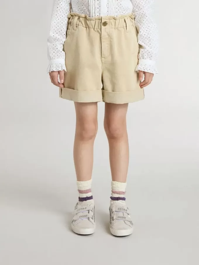 Shorts da bambina color sabbia con logo ricamato Shorts da bambina color sabbia con logo ricamato
