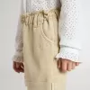 Shorts da bambina color sabbia con logo ricamato Shorts da bambina color sabbia con logo ricamato
