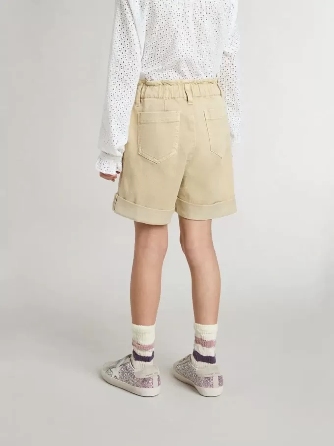 Shorts da bambina color sabbia con logo ricamato Shorts da bambina color sabbia con logo ricamato