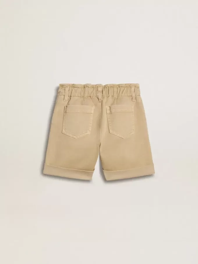 Shorts da bambina color sabbia con logo ricamato Shorts da bambina color sabbia con logo ricamato
