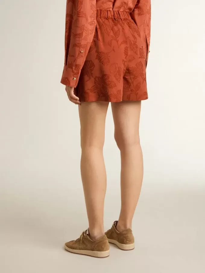 Shorts da donna in jacquard rosso mattone con motivo floreale marino