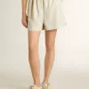 Shorts da donna in misto lana a righe bianche e grigie