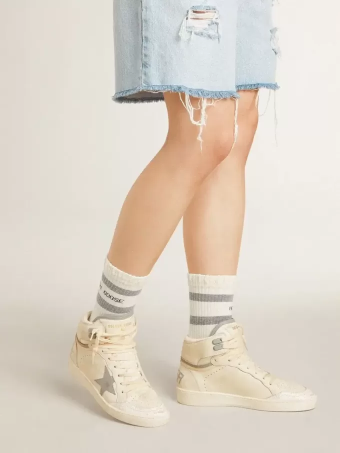 Sky-Star da donna in pelle con stella in pelle azzurra e linguetta bianca sul tallone