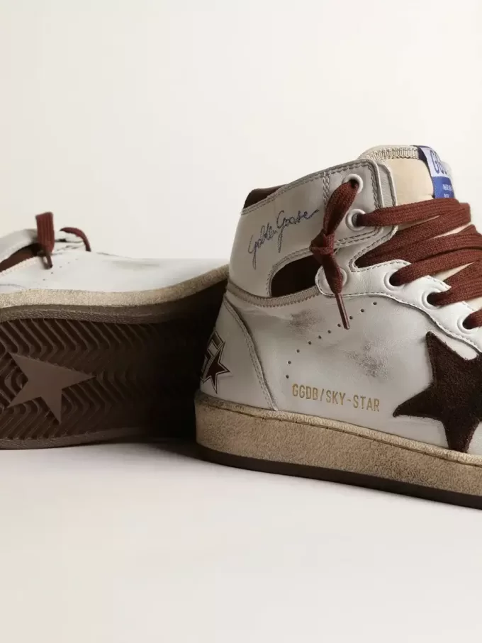 Sky-Star da donna in pelle nappa bianca con stella in camoscio color cioccolato Sky-Star da donna in pelle nappa bianca con stella in camoscio color cioccolato