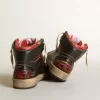 Sky-Star da donna in pelle nera lucida con stella rossa