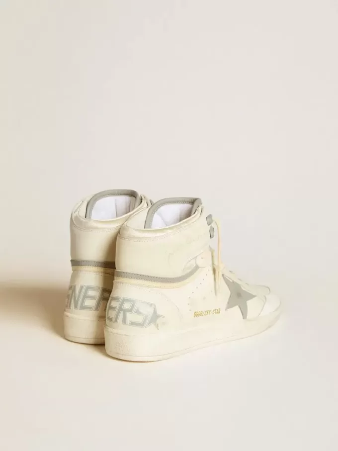 Sky-Star da uomo in pelle con stella in pelle azzurra e linguetta bianca sul tallone Sky-Star da uomo in pelle con stella in pelle azzurra e linguetta bianca sul tallone