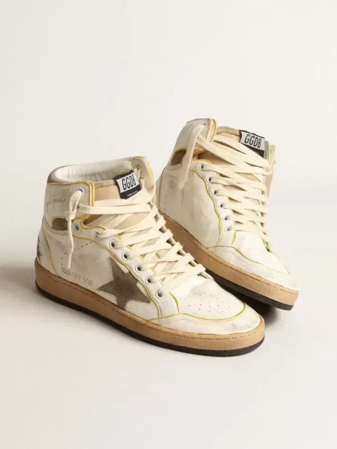 Sky-Star da uomo in pelle nappa bianca con stella in pelle scamosciata grigio tortora Sky-Star da uomo in pelle nappa bianca con stella in pelle scamosciata grigio tortora