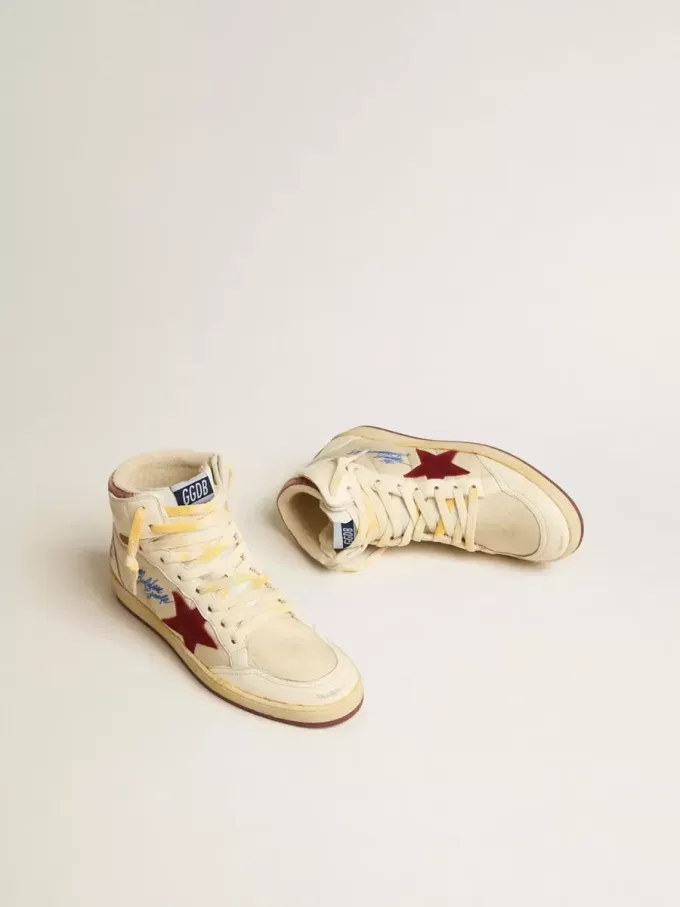 Sky-Star in nylon beige e nappa con stella in pelle scamosciata color melograno Sky-Star in nylon beige e nappa con stella in pelle scamosciata color melograno