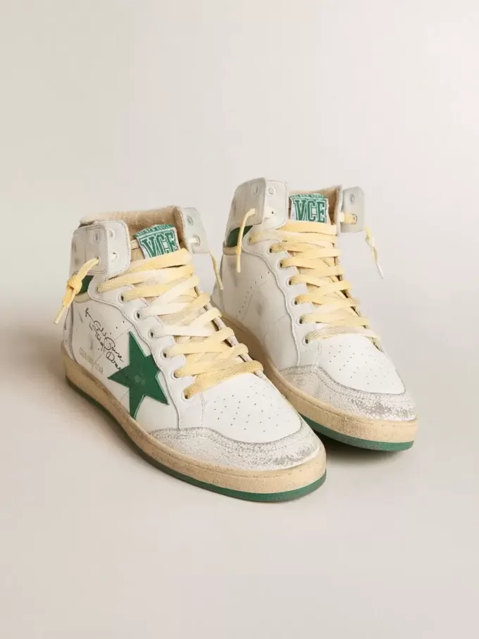 Sky-Star in pelle bianca con stella in pelle verde Sky-Star in pelle bianca con stella in pelle verde