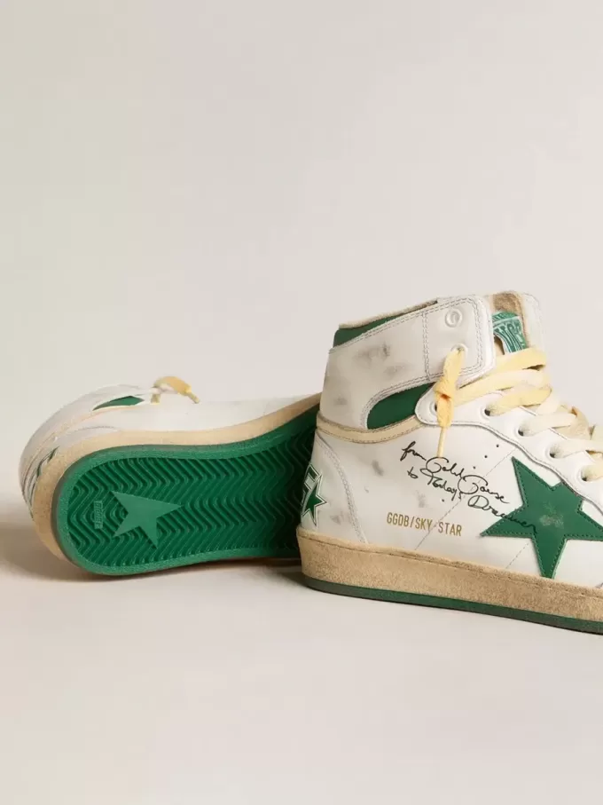Sky-Star in pelle bianca con stella in pelle verde Sky-Star in pelle bianca con stella in pelle verde