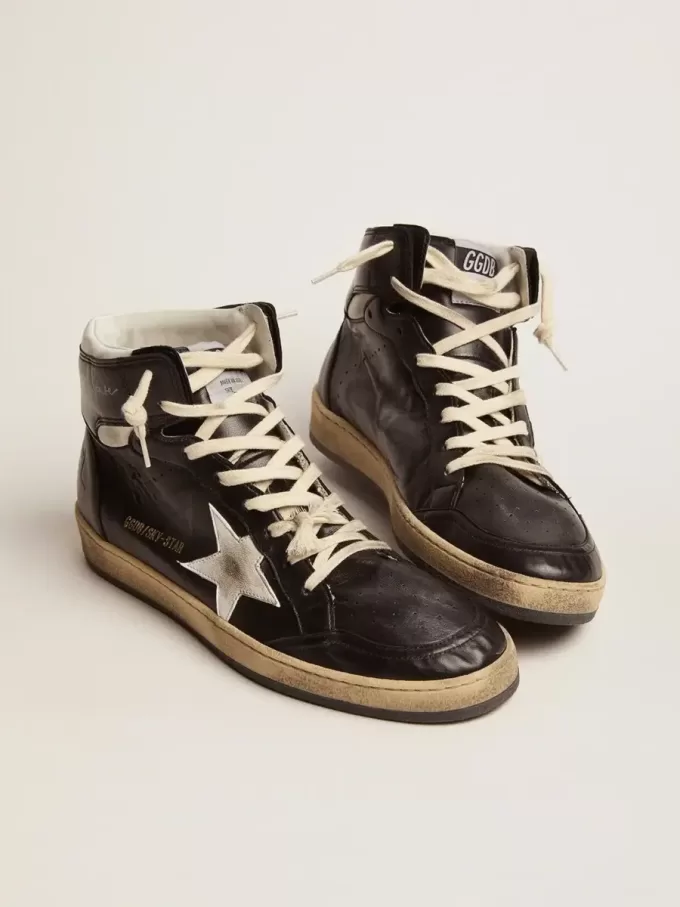 Sky-Star in pelle nappa nera con stella in pelle bianca Sky-Star in pelle nappa nera con stella in pelle bianca
