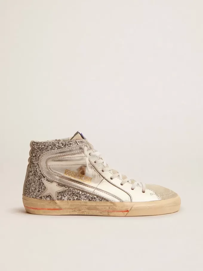 Slide da donna con tomaia in pelle laminata e glitter argento Slide da donna con tomaia in pelle laminata e glitter argento