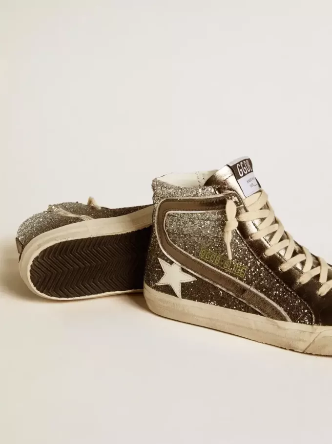 Slide da donna in nero e argento glitterato con stella in pelle e dettagli metallici Slide da donna in nero e argento glitterato con stella in pelle e dettagli metallici