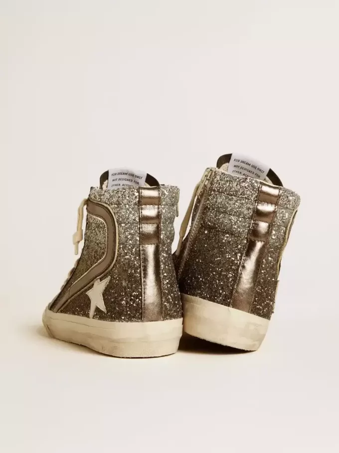 Slide da donna in nero e argento glitterato con stella in pelle e dettagli metallici Slide da donna in nero e argento glitterato con stella in pelle e dettagli metallici