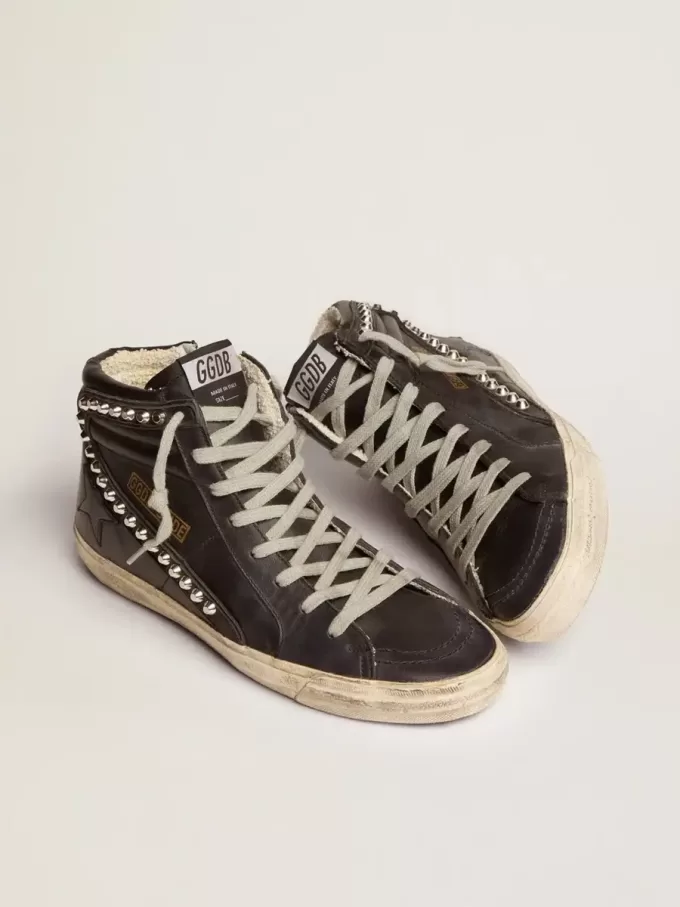Slide da donna nere con borchie Slide da donna nere con borchie