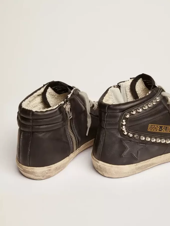 Slide da donna nere con borchie Slide da donna nere con borchie