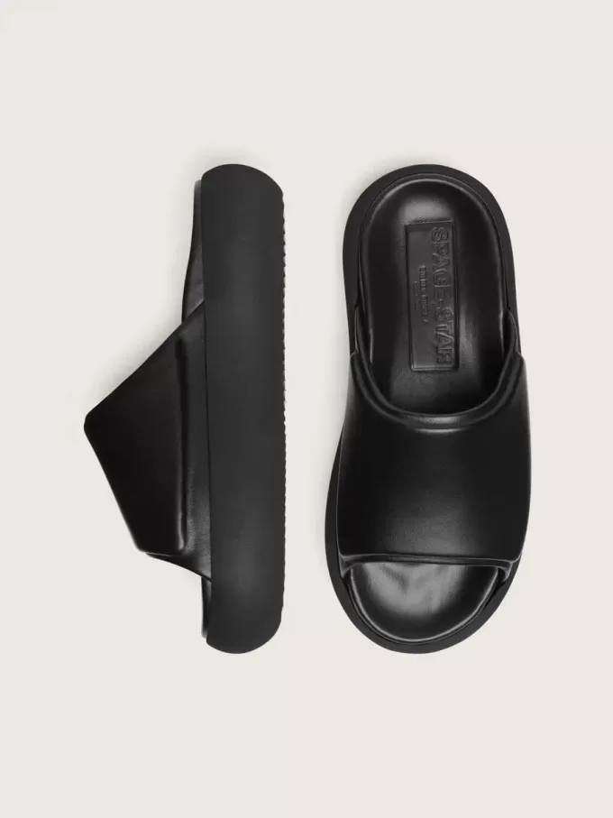 Slip-on Space-Star Slide da donna in pelle nera Slip-on Space-Star Slide da donna in pelle nera