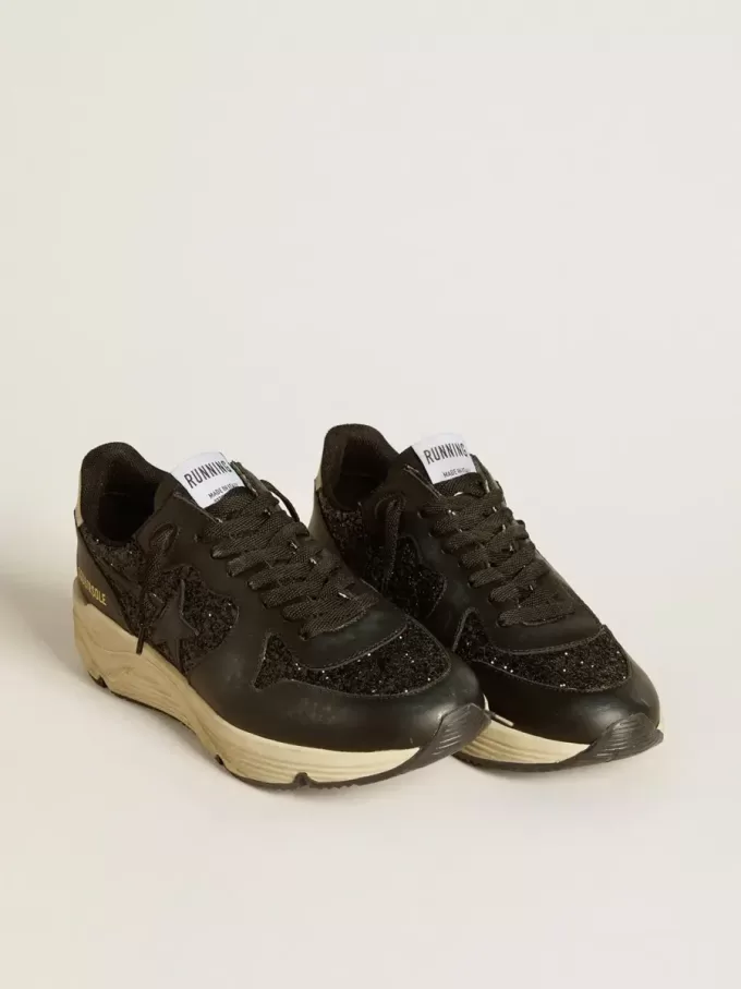 Sneaker da donna Running Sole in nero glitterato con stella in pelle e linguetta sul tallone in nabuk Sneaker da donna Running Sole in nero glitterato con stella in pelle e linguetta sul tallone in nabuk