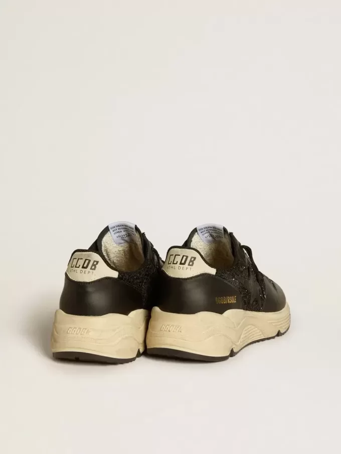 Sneaker da donna Running Sole in nero glitterato con stella in pelle e linguetta sul tallone in nabuk Sneaker da donna Running Sole in nero glitterato con stella in pelle e linguetta sul tallone in nabuk