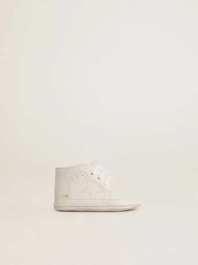 Sneakers New Born in pelle bianca con stella traforata