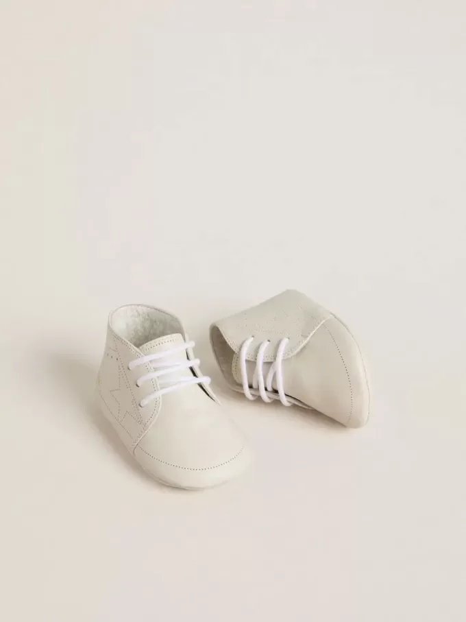 Sneakers New Born in pelle bianca con stella traforata