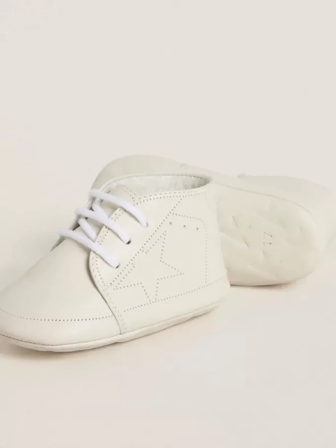 Sneakers New Born in pelle bianca con stella traforata
