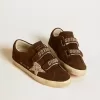 Sneakers Old School da donna in pelle scamosciata marrone con stella in pelle scamosciata beige con borchie e perle Sneakers Old School da donna in pelle scamosciata marrone con stella in pelle scamosciata beige con borchie e perle