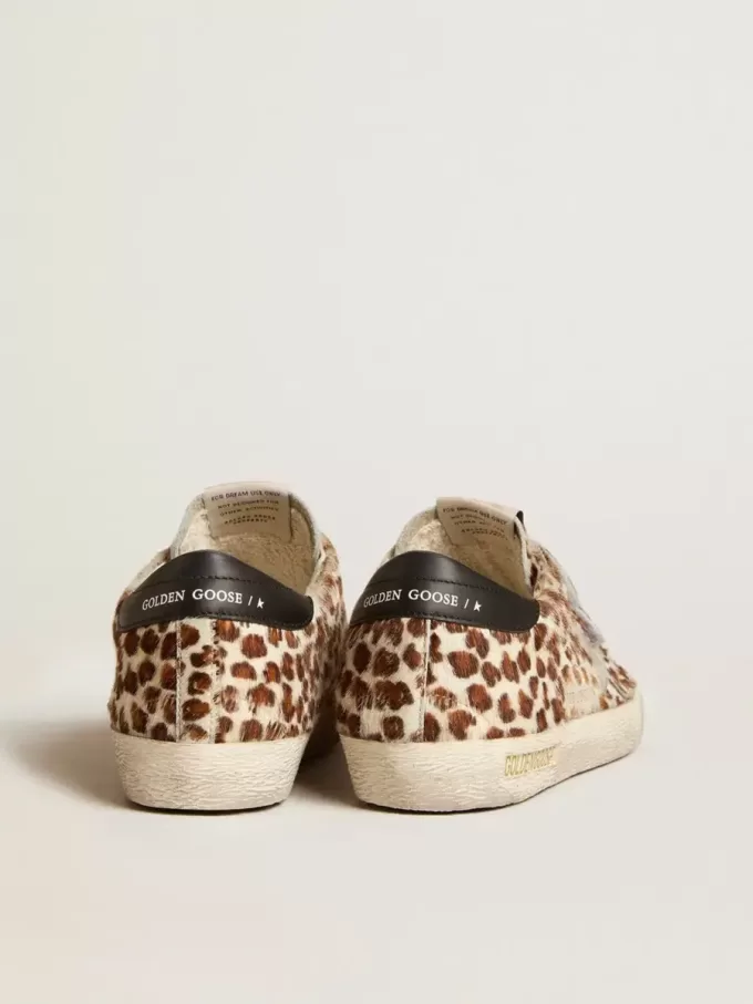 Sneakers Old School LTD da donna in pelle di pony con stella argentata e linguetta in pelle sul tallone Sneakers Old School LTD da donna in pelle di pony con stella argentata e linguetta in pelle sul tallone