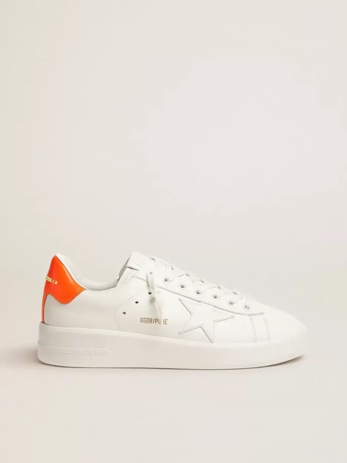 Sneakers Purestar bianche con linguetta sul tallone arancione fluorescente Sneakers Purestar bianche con linguetta sul tallone arancione fluorescente