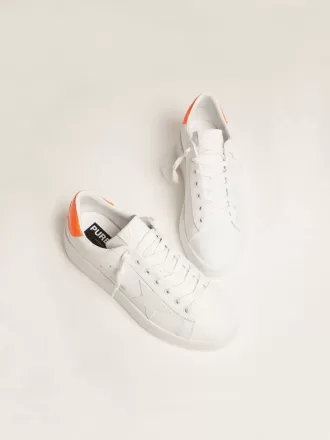 Sneakers Purestar bianche con linguetta sul tallone arancione fluorescente