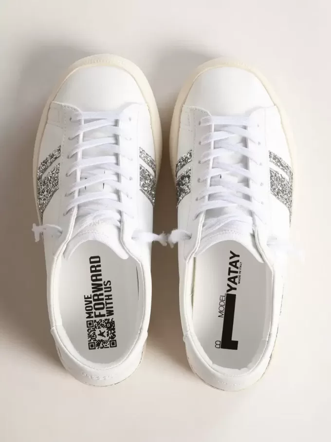 Sneakers sostenibili Yatay modello 1B con tomaia bianca a base biologica e glitter riciclato argento Y Sneakers sostenibili Yatay modello 1B con tomaia bianca a base biologica e glitter riciclato argento Y