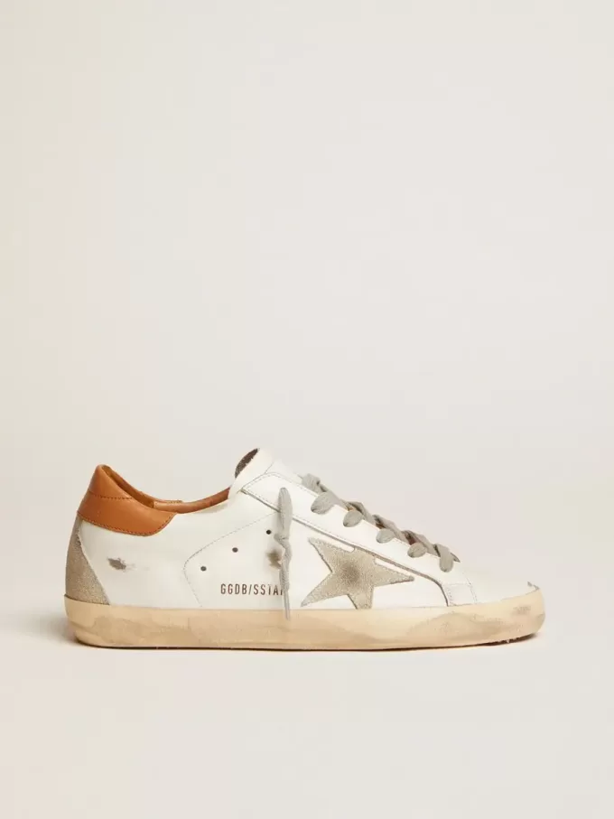 Sneakers Super-Star da donna con stella in pelle scamosciata e linguetta marrone sul tallone Sneakers Super-Star da donna con stella in pelle scamosciata e linguetta marrone sul tallone