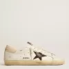 Sneakers Super-Star da uomo con stella in pelle scamosciata marrone e linguetta rosa sul tallone Sneakers Super-Star da uomo con stella in pelle scamosciata marrone e linguetta rosa sul tallone