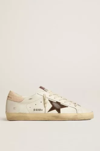 Sneakers Super-Star da uomo con stella in pelle scamosciata marrone e linguetta rosa sul tallone