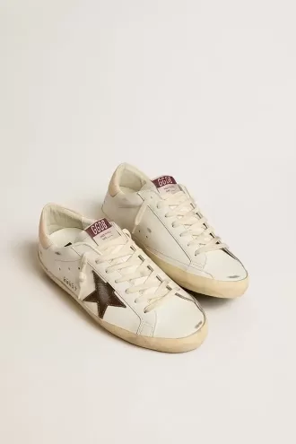 Sneakers Super-Star da uomo con stella in pelle scamosciata marrone e linguetta rosa sul tallone