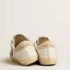 Sneakers Super-Star da uomo con stella in pelle scamosciata marrone e linguetta rosa sul tallone Sneakers Super-Star da uomo con stella in pelle scamosciata marrone e linguetta rosa sul tallone