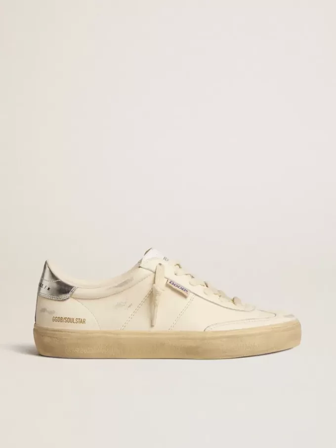 Soul Star in nappa bianca con linguetta sul tallone in pelle metallizzata argento Soul Star in nappa bianca con linguetta sul tallone in pelle metallizzata argento