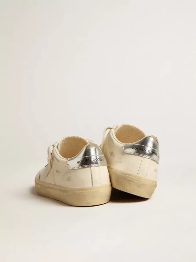 Soul Star in nappa bianca con linguetta sul tallone in pelle metallizzata argento Soul Star in nappa bianca con linguetta sul tallone in pelle metallizzata argento