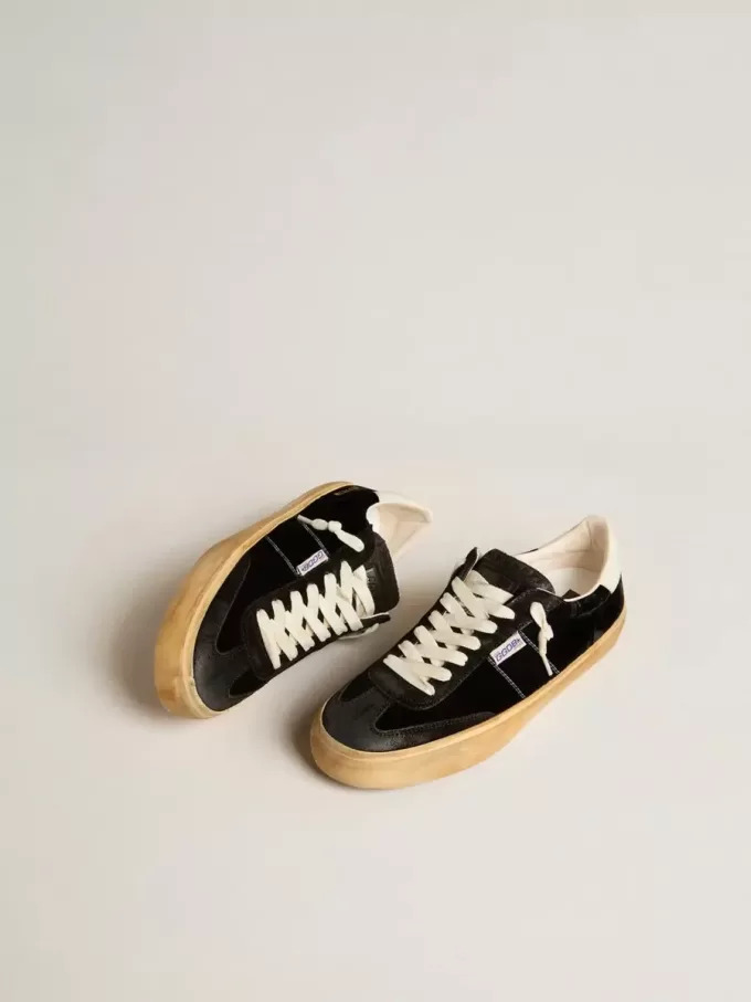 Soul Star in velluto nero con linguetta sul tallone in pelle bianca