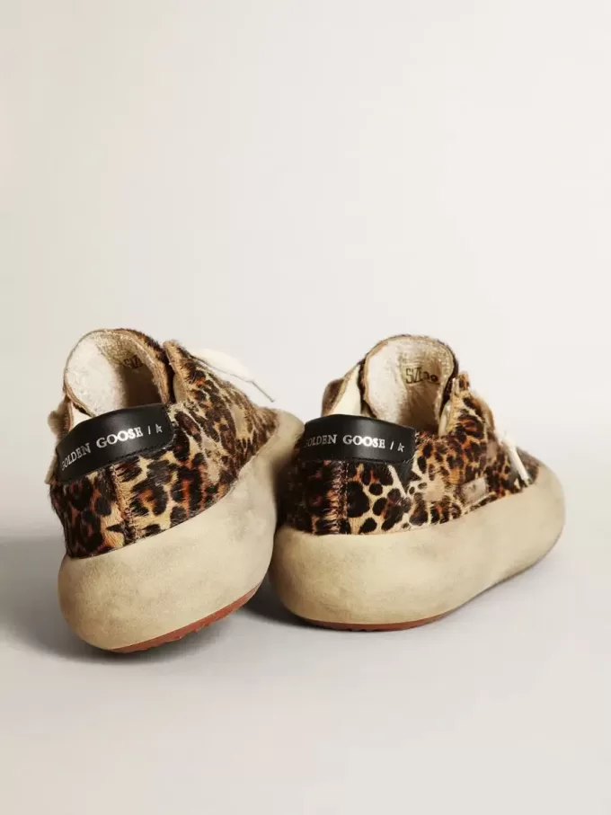 Space-Star da donna in pelle di pony con stampa leopardata e stella nera Space-Star da donna in pelle di pony con stampa leopardata e stella nera