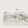 Stardan con stella e punta in pelle scamosciata beige e scritte e motivi su tutta la superficie Stardan con stella e punta in pelle scamosciata beige e scritte e motivi su tutta la superficie