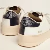 Stardan da donna con stella in camoscio grigio ghiaccio e linguetta blu sul tallone Stardan da donna con stella in camoscio grigio ghiaccio e linguetta blu sul tallone
