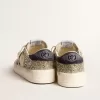 Stardan da donna in glitter platino con stella e linguetta sul tallone in pelle scamosciata blu scuro Stardan da donna in glitter platino con stella e linguetta sul tallone in pelle scamosciata blu scuro