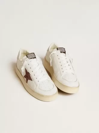 Stardan da donna in nappa con stella glitterata e linguetta sul tallone in pelle metallizzata Stardan da donna in nappa con stella glitterata e linguetta sul tallone in pelle metallizzata