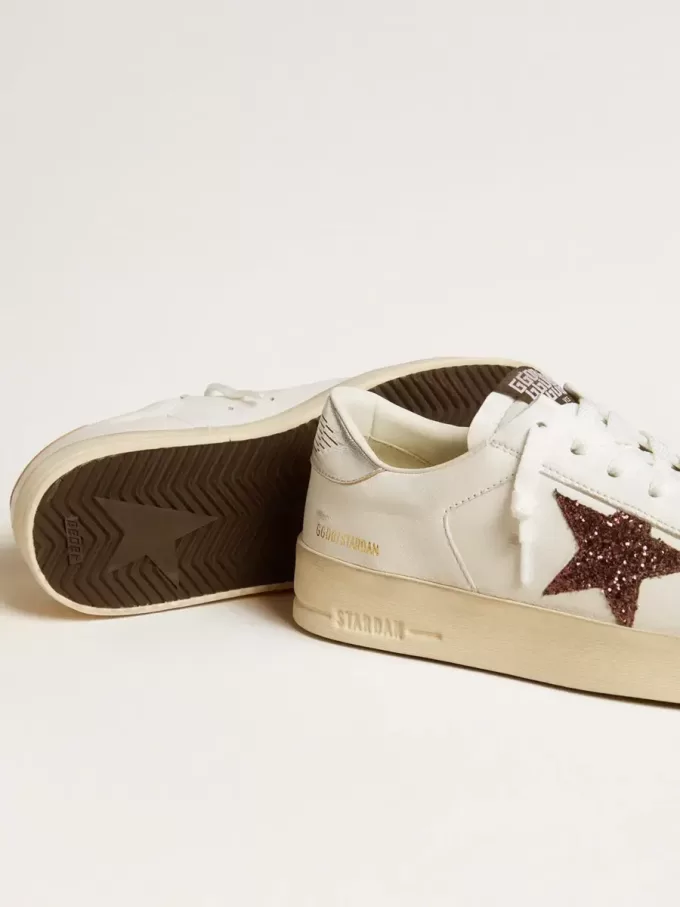 Stardan da donna in nappa con stella glitterata e linguetta sul tallone in pelle metallizzata Stardan da donna in nappa con stella glitterata e linguetta sul tallone in pelle metallizzata